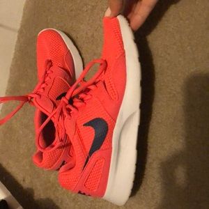 Nike tennis shoes